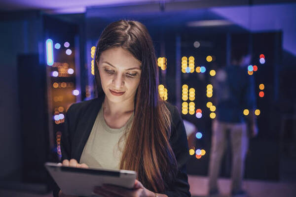 <b>企业智能办公需求增长,信息平台助力部门协同与数据共享</b>